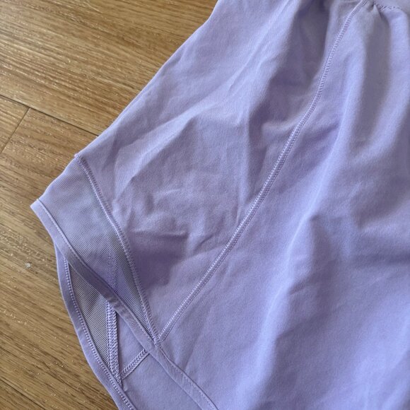 Lululemon Athletic Hotty Hot HR Lined Shorts 4” Lilac Breeze NWT Women’s Size 6 - Picture 4 of 9
